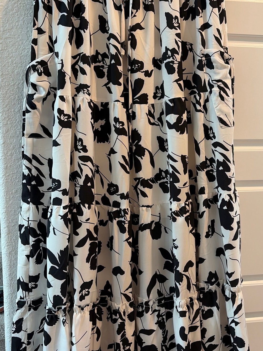 SHEIN Black and White Floral Tiered Maxi Skirt with Pockets